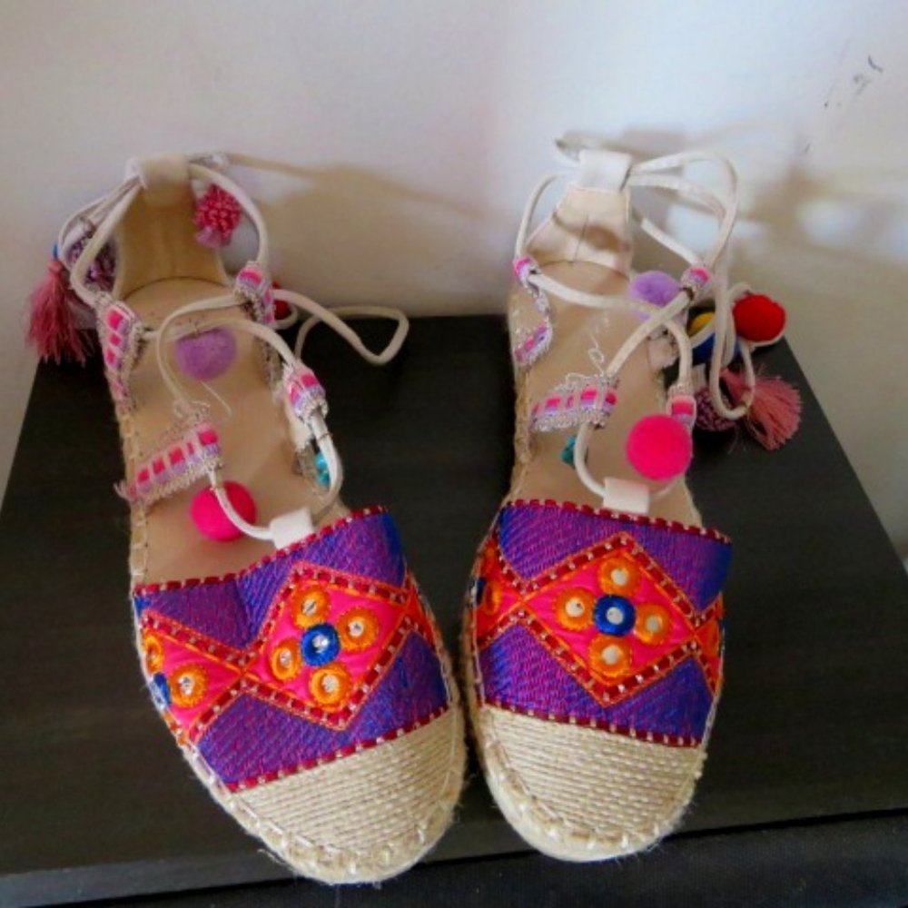 Cool By Coolway Aztech Style Shoes